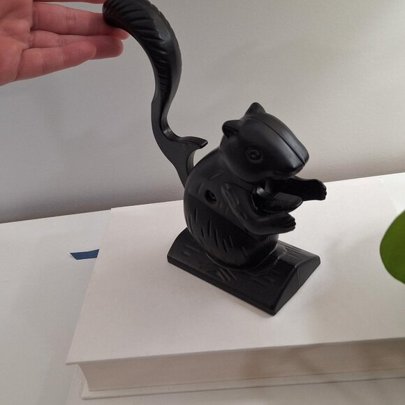 Squirrel Nutcracker Black Metal Vintage look - Picture 2 of 3